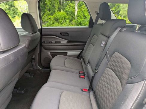 Used 2024 Nissan Pathfinder SV FWD image 13