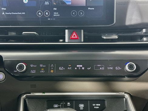 Used 2025 Kia Carnival FWD image 24