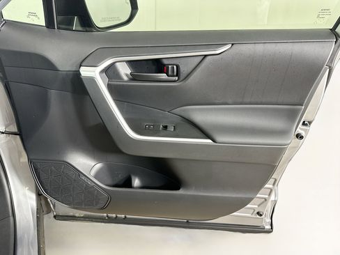 Used 2025 Toyota RAV4 LE image 31