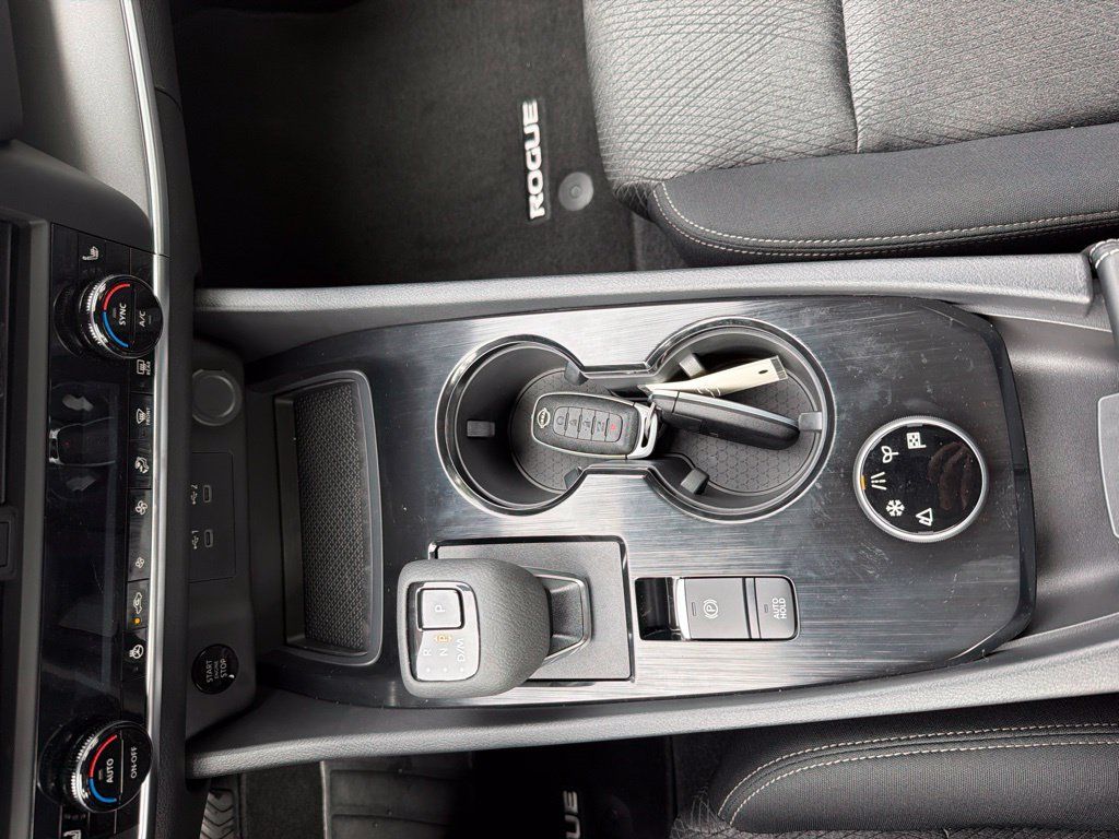 Used 2026 Nissan Rogue SV w/ Cold Weather Package AWD/4WD image 16