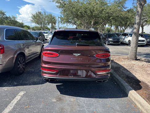 Used 2022 Bentley Bentayga AWD/4WD image 4