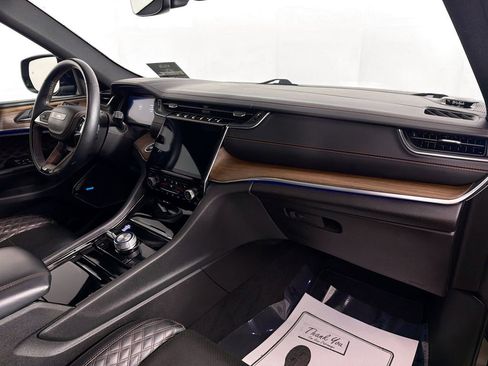 Used 2021 Jeep Grand Cherokee L Summit w/ Luxury Tech Group V image 32