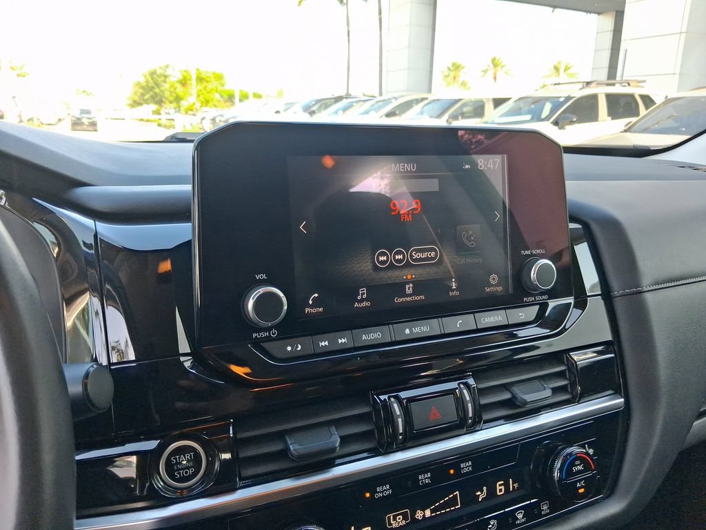 Certified 2024 Nissan Pathfinder SV FWD image 24