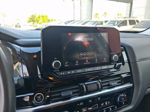 Used 2024 Nissan Pathfinder SV FWD image 24