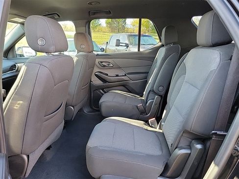 Used 2023 Chevrolet Traverse LT image 12