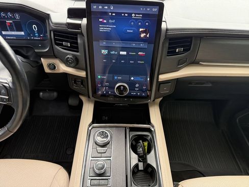Used 2023 Ford Expedition Platinum AWD/4WD image 11