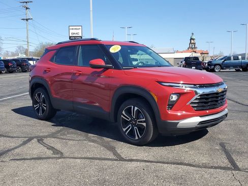 Used 2026 Chevrolet TrailBlazer LT w/ LT Cold Weather Package AWD/4WD image 2