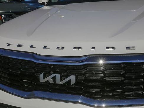 Certified 2022 Kia Telluride LX image 7