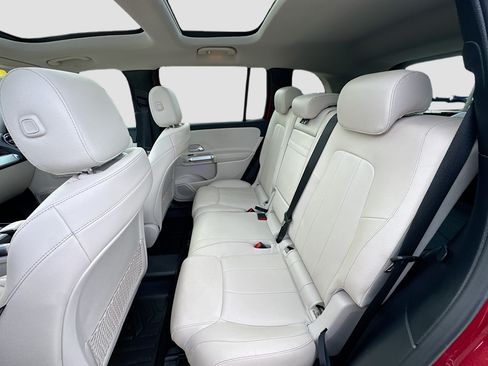 Used 2021 Mercedes-Benz GLB 250 image 22