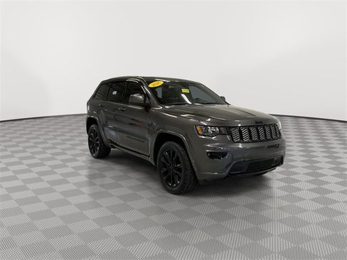 Used 2020 Jeep Grand Cherokee Altitude image 2