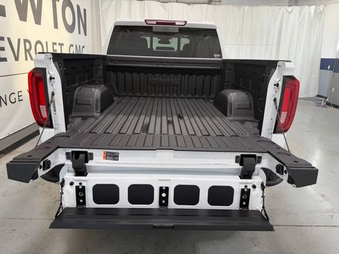 New 2026 GMC Sierra 1500 SLT w/ SLT Premium Package AWD/4WD image 33