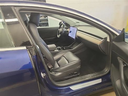 Used 2018 Tesla Model 3 Long Range image 10