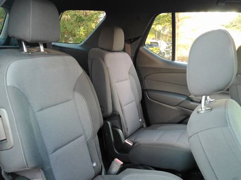 Certified 2022 Chevrolet Traverse LT w/ LPO, Floor Liner Package image 18