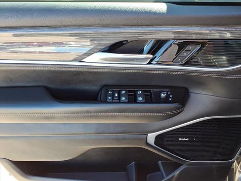 Used 2022 Jeep Wagoneer Series III w/ Premium Group I image 18