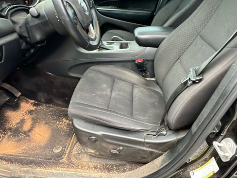 Used 2018 Jeep Grand Cherokee Laredo image 16