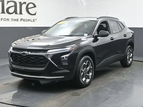 Used 2024 Chevrolet Trax LT w/ Driver Confidence Package FWD image 35