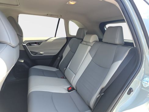 Used 2019 Toyota RAV4 XLE Premium FWD image 12