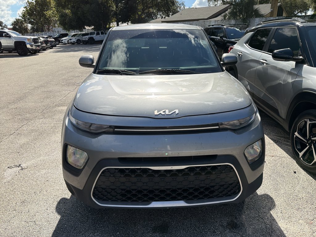 Certified 2022 Kia Soul LX FWD image 2