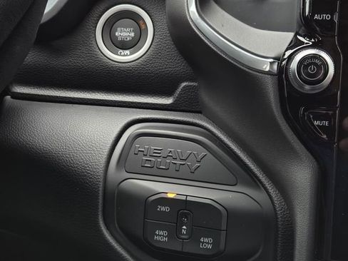 New 2026 RAM 2500 Laramie AWD/4WD image 18
