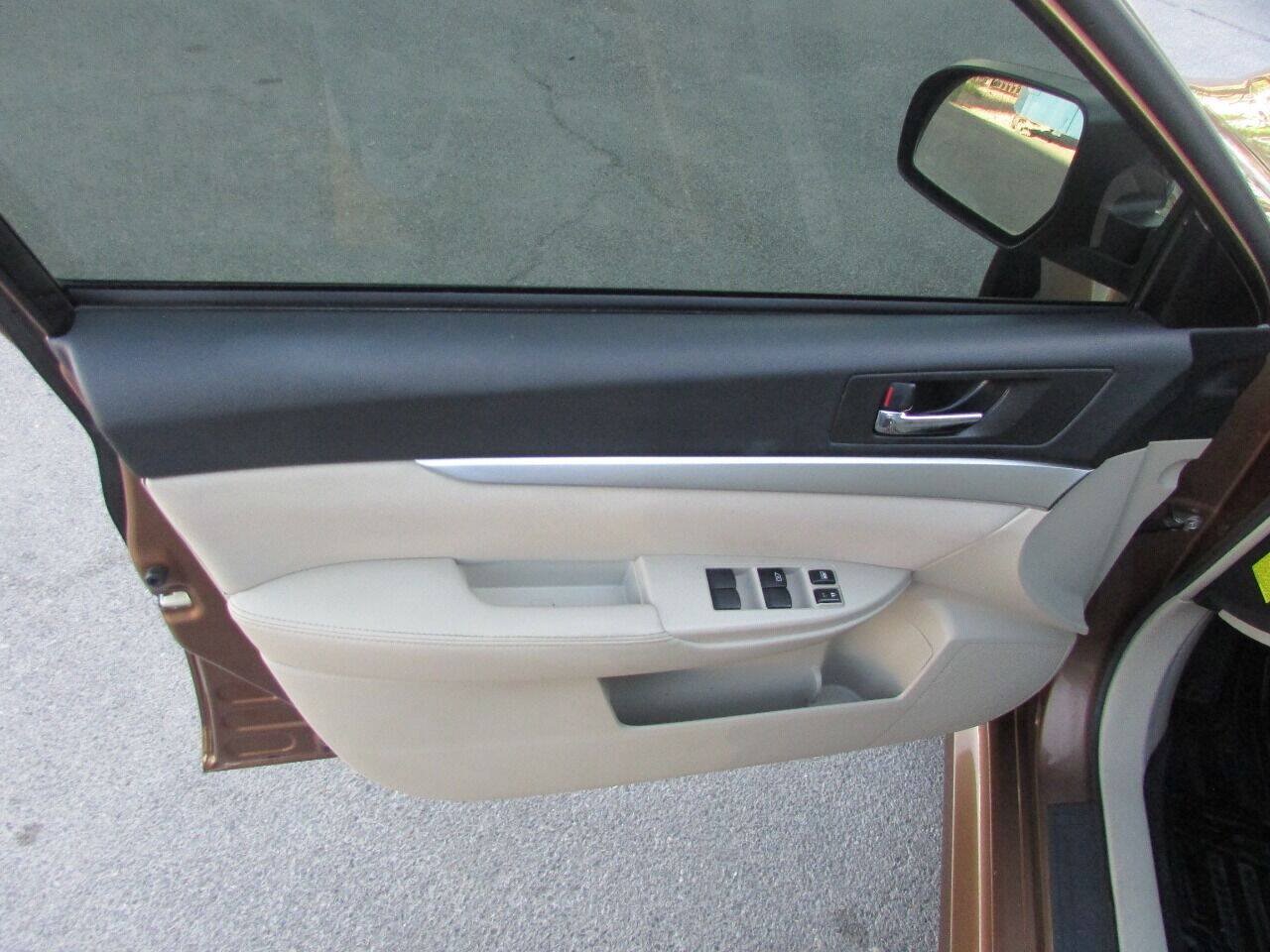 Used 2011 Subaru Legacy 2.5i AWD/4WD image 31