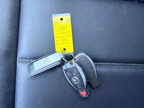 Used 2011 Mercedes-Benz GL 450 4matic image 24