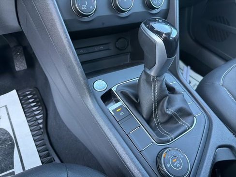 Used 2022 Volkswagen Taos SE w/ Panoramic Sunroof Package image 26