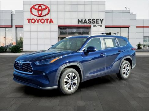 Used 2024 Toyota Highlander XLE image 7