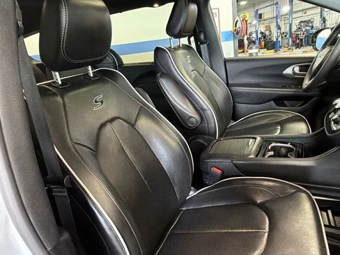 Used 2026 Chrysler Pacifica Limited w/ S Appearance Package FWD image 31