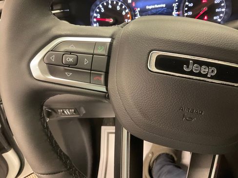 Used 2025 Jeep Compass Limited image 13