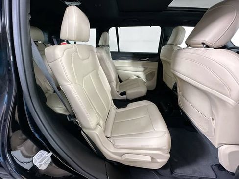 Used 2023 Jeep Grand Cherokee L Limited w/ Luxury Tech Group II AWD/4WD image 30