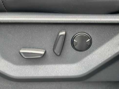Used 2025 Ford Expedition Tremor AWD/4WD image 11