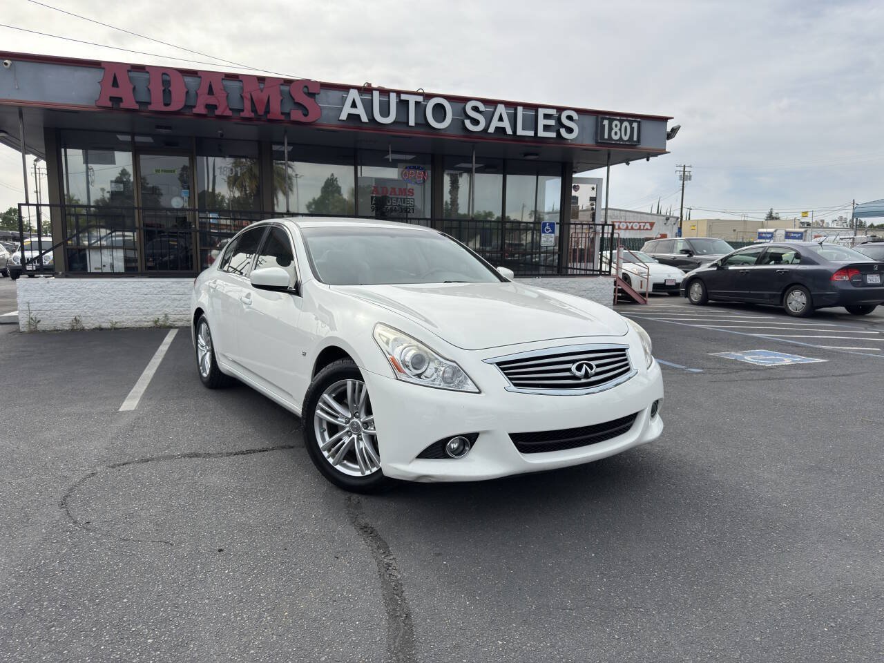 Used 2015 INFINITI Q40 RWD image 1