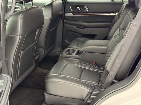 Used 2018 Ford Explorer Platinum image 19