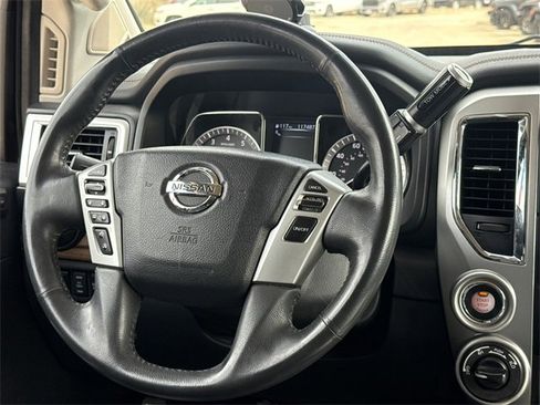 Used 2017 Nissan Titan SL image 13