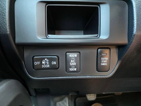 Used 2016 Toyota Tacoma TRD Sport AWD/4WD image 23