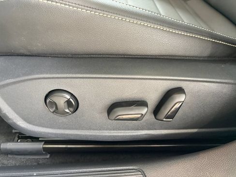 Certified 2025 Volkswagen Jetta SE w/ Sunroof Package FWD image 23