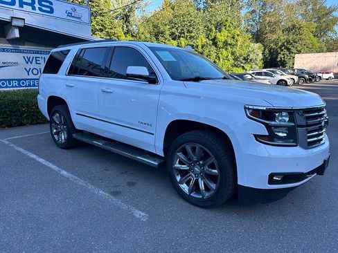 Used 2018 Chevrolet Tahoe LT w/ LT Signature Package AWD/4WD image 3
