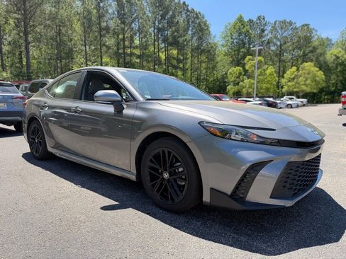 Used 2026 Toyota Camry SE FWD image 4