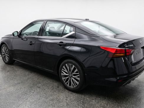 Used 2025 Nissan Altima 2.5 SV FWD image 6