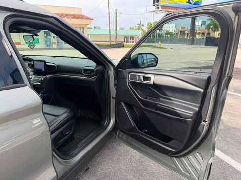 Used 2020 Ford Explorer XLT w/ Equipment Group 202A RWD image 17