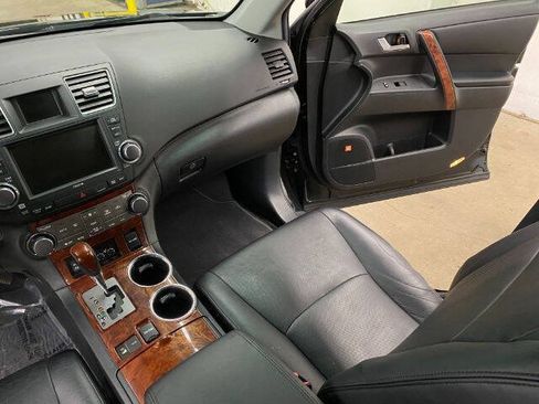 Used 2011 Toyota Highlander Limited AWD/4WD image 22