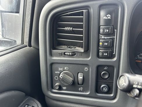 Used 2006 Chevrolet Silverado 2500 LT w/ Snow Plow Prep Package image 22