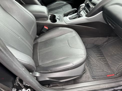 Used 2014 Ford Focus SE w/ Equipment Group 201A FWD image 9