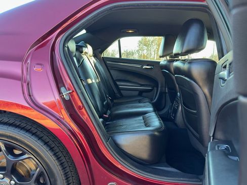 Used 2019 Chrysler 300 S image 18