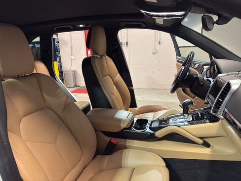 Used 2014 Porsche Cayenne image 23