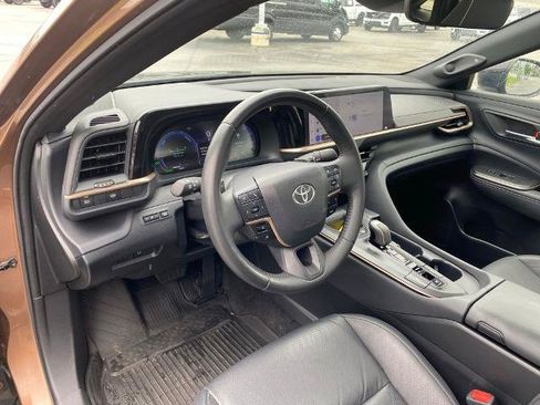 Used 2023 Toyota Crown Platinum AWD/4WD image 12