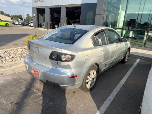 Used 2007 MAZDA MAZDA3 i Touring FWD image 4