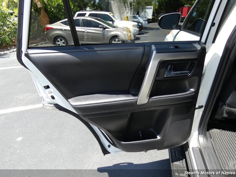 Used 2020 Toyota 4Runner SR5 AWD/4WD image 45