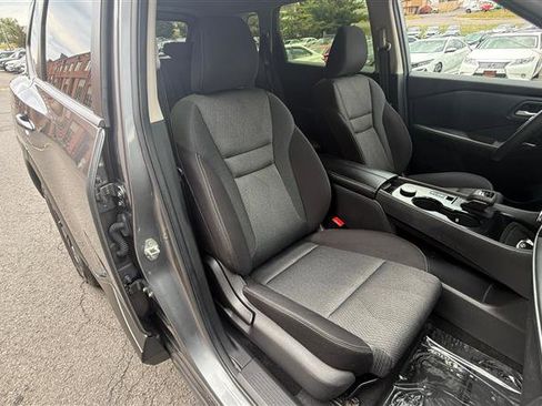 Used 2024 Nissan Rogue SV AWD/4WD image 17