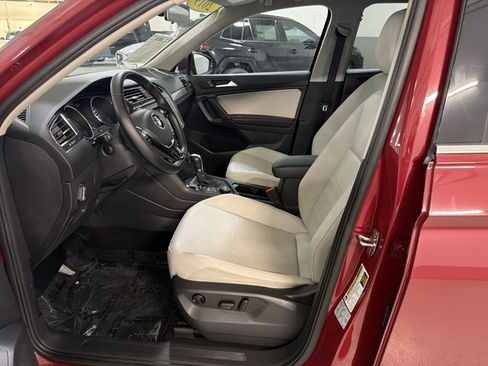 Used 2019 Volkswagen Tiguan SE w/ Panoramic Sunroof Package AWD/4WD image 15